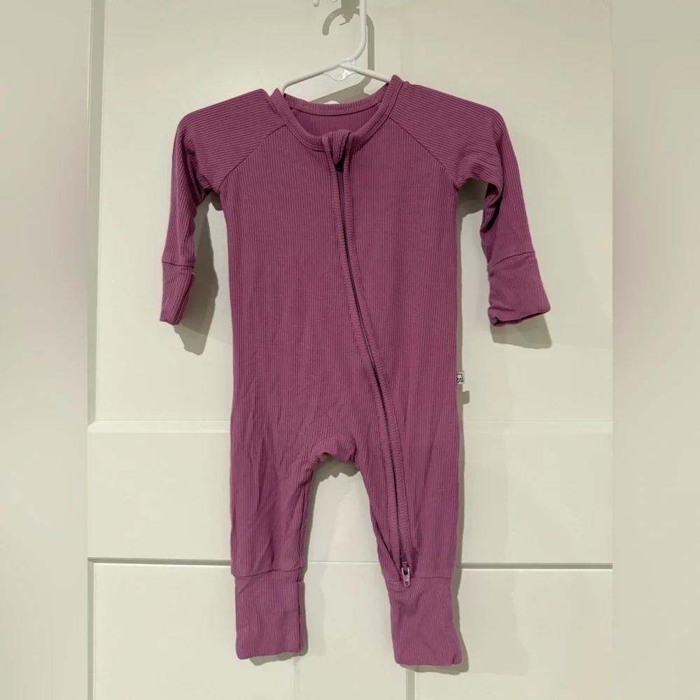 Bamboo zippy in ribbed purple fabric